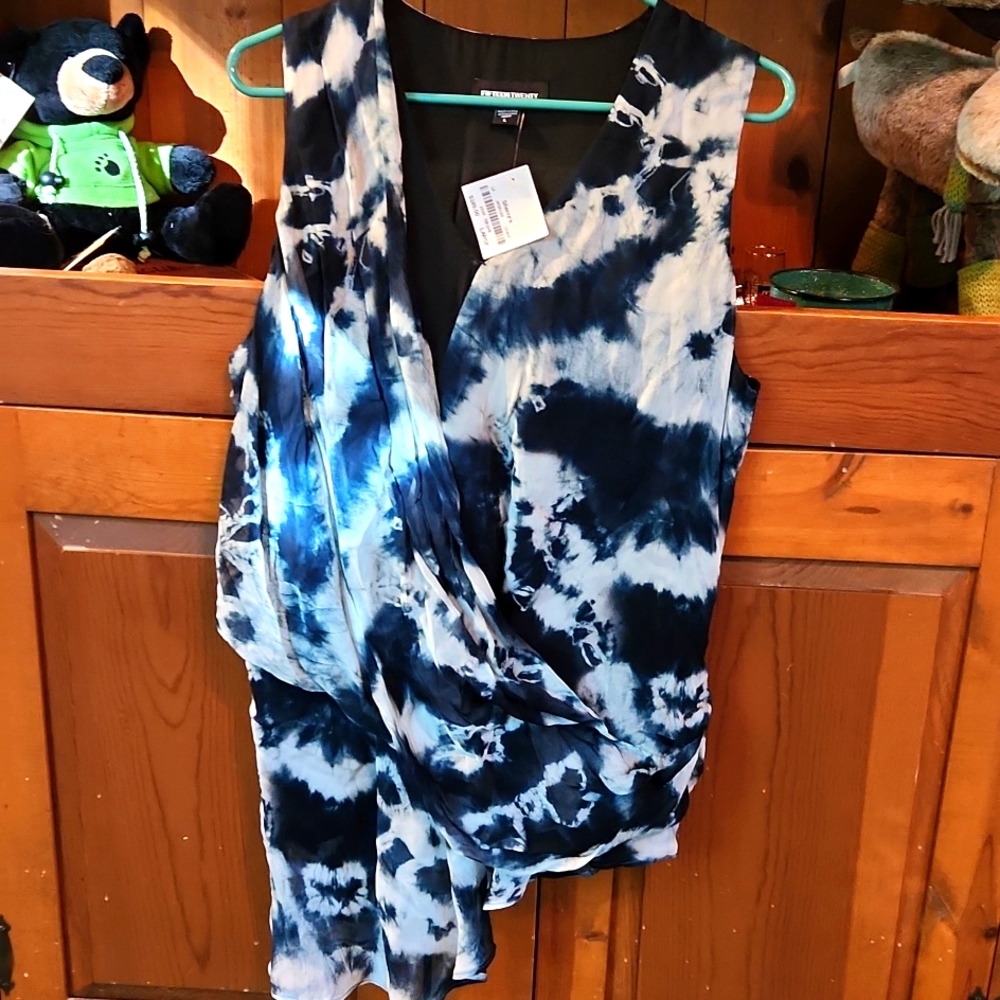 Fifteen Twenty ladies tie dye sleeveless blouse size Large